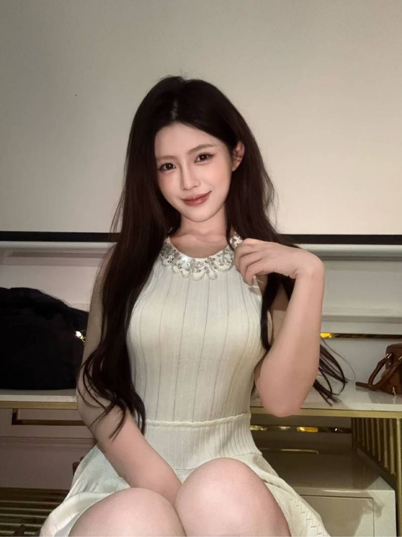 高端外围与普通模特的本质区别：揭秘身份溢价背后的社交逻辑